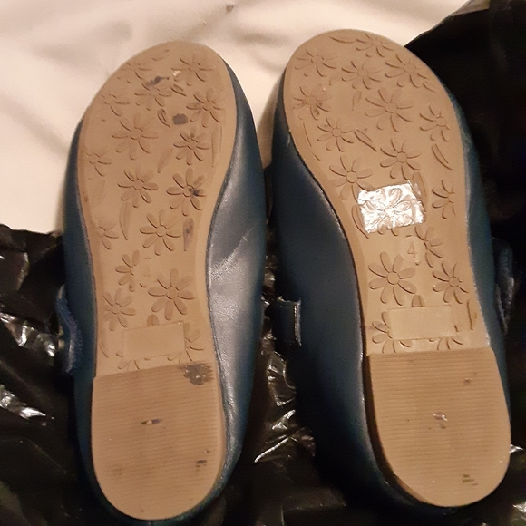 Hot Kiss Shoe**3/$10** - Picture 3 of 4